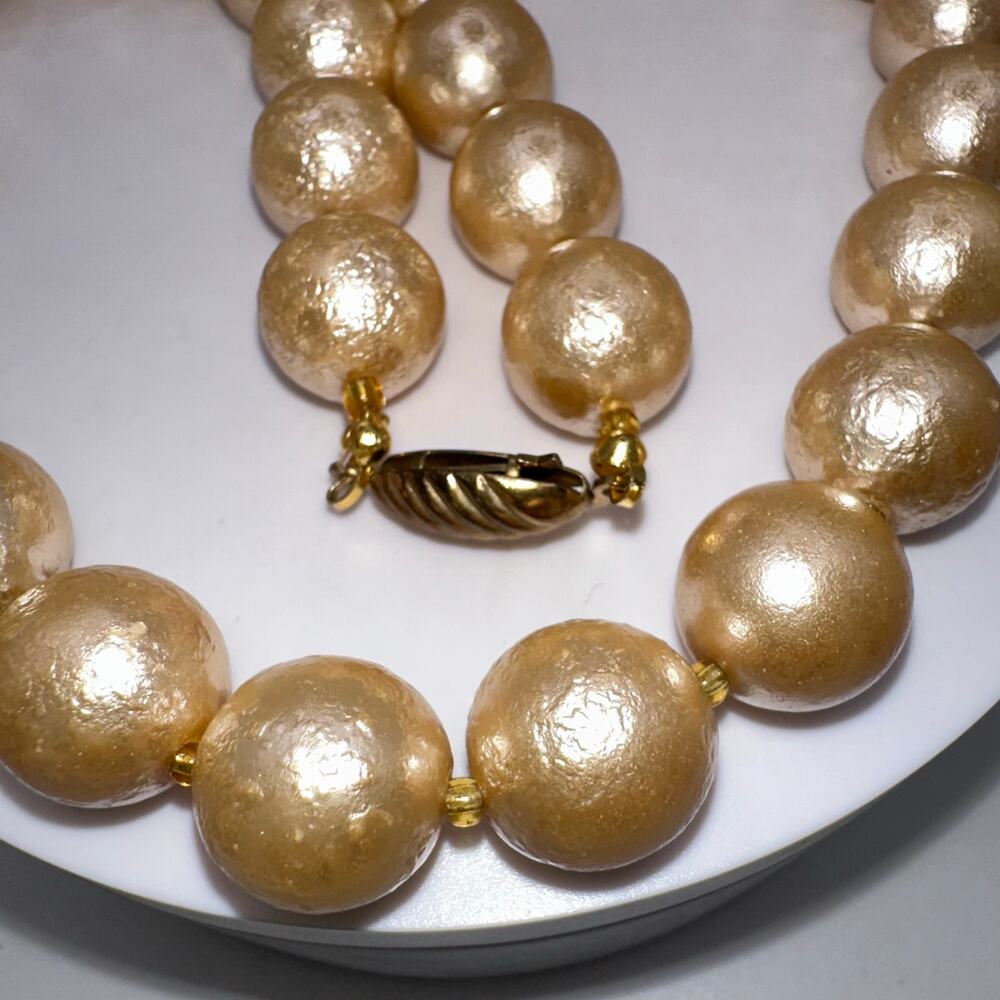 Vintage 14mm glass textured white ivory faux pearls beads beaded 18” necklace - Picture 4 of 5